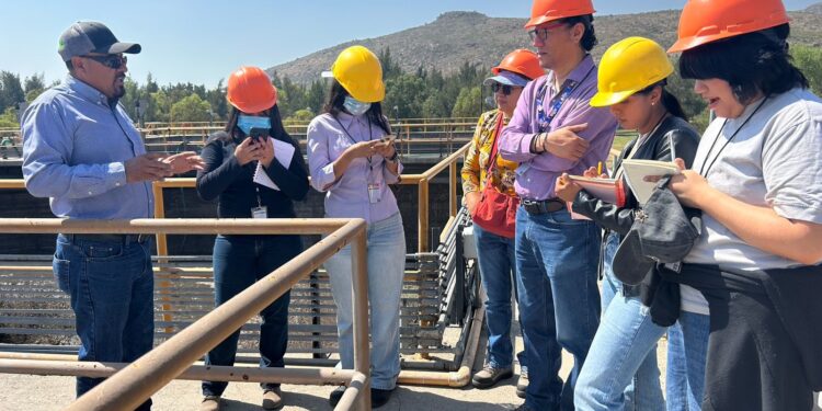 Interapas acerca a estudiantes universitarios al tratamiento de aguas residuales