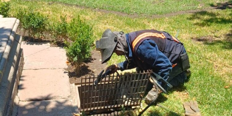 Gobierno de la Capital fortalece mantenimiento del Centro Histórico con rehabilitación en Plaza de Armas