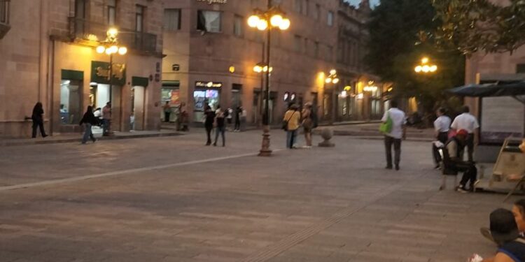 Rehabilitan alumbrado público en Centro Histórico de SLP