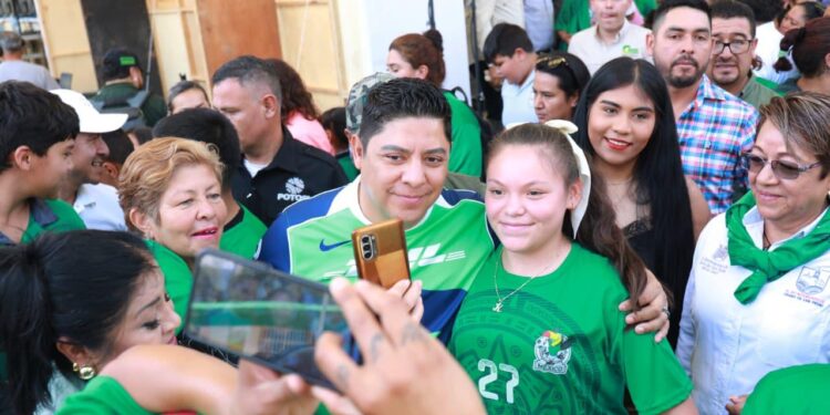 RICARDO GALLARDO LLEVA INFRAESTRUCTURA DEPORTIVA A CERRO DE SAN PEDRO
