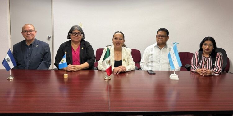 Refuerza Ayuntamiento de SLP coordinación con consulados centroamericanos, en favor de personas migrantes
