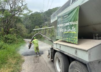 GOBIERNO ESTATAL DA MANTENIMIENTO A CAMINOS DE XILITLA