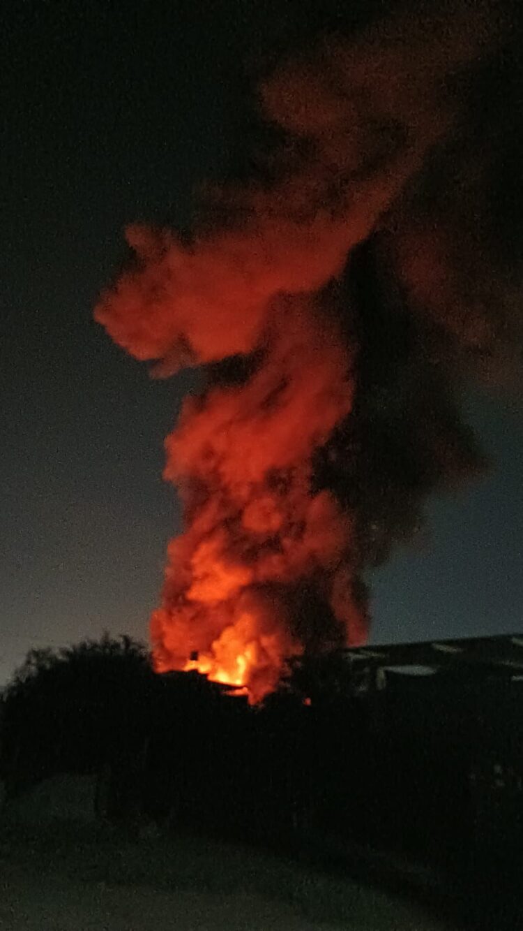 GOBIERNO ESTATAL SUMA ESFUERZOS EN CONTROL DE INCENDIO EN RECICLADORA DE VILLA DE POZOS