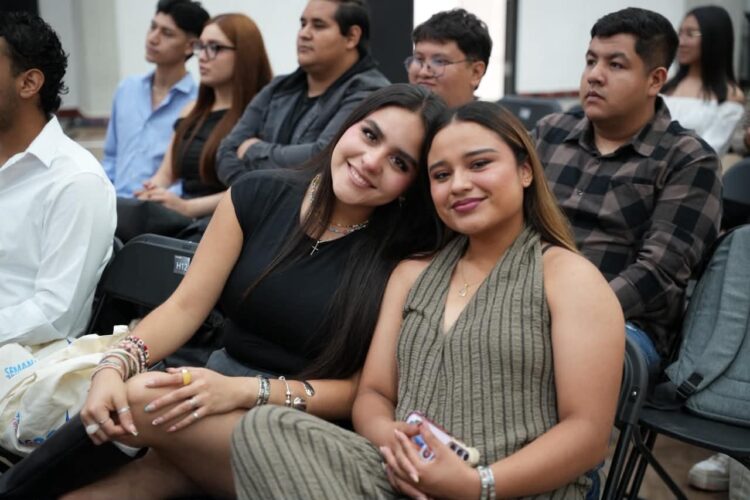 LUISITO COMUNICA INSPIRA A ESTUDIANTES DE LA UNIVERSIDAD POLITÉCNICA