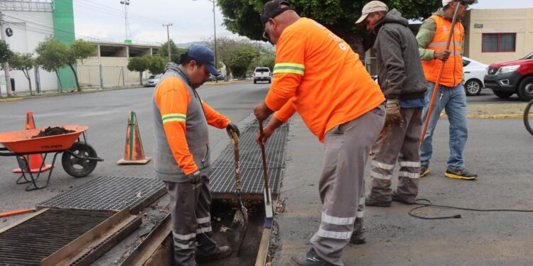 Ayuntamiento de SLP refuerza limpieza en Mariano Jiménez para prevenir inundaciones por lluvias