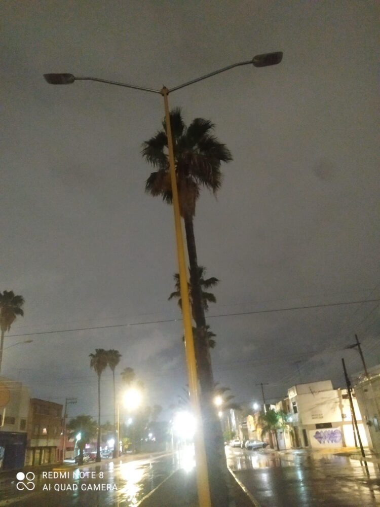 Atiende ayuntamiento de SLP fallas de alumbrado en la avenida 20 de Noviembre