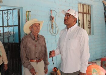 ISMAEL HERNÁNDEZ ENTREGA APOYOS A FAMILIAS AFECTADAS POR GRANIZADA EN PRESA DEL ORGANITO