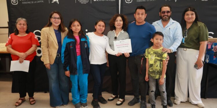 Familias fuertes y unidas, clave para prevenir riesgos entre adolescentes: DIF Capitalino