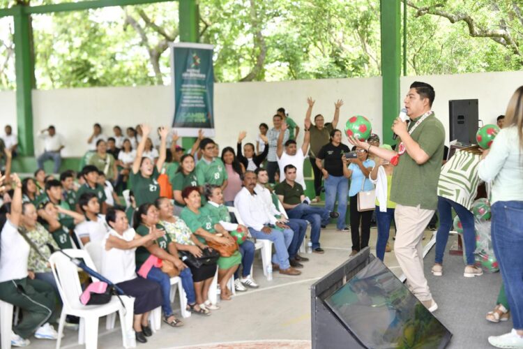 RICARDO GALLARDO LLEVA DEPORTE Y MOVILIDAD A TANCANHUITZ