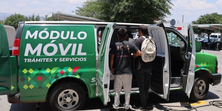 GOBIERNO ESTATAL ACERCA PLACAS MUNDIALISTAS A LAS FAMILIAS POTOSINAS