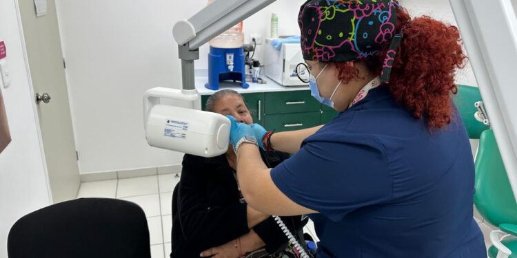 GOBIERNO ESTATAL ACERCA ATENCIÓN MÉDICA GRATUITA A FAMILIAS DE TIERRA NUEVA