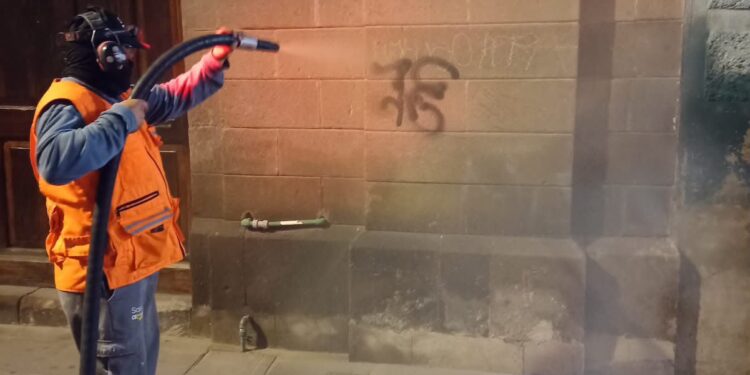 Continúan las acciones del Gobierno Municipal contra el grafiti en el Centro Histórico