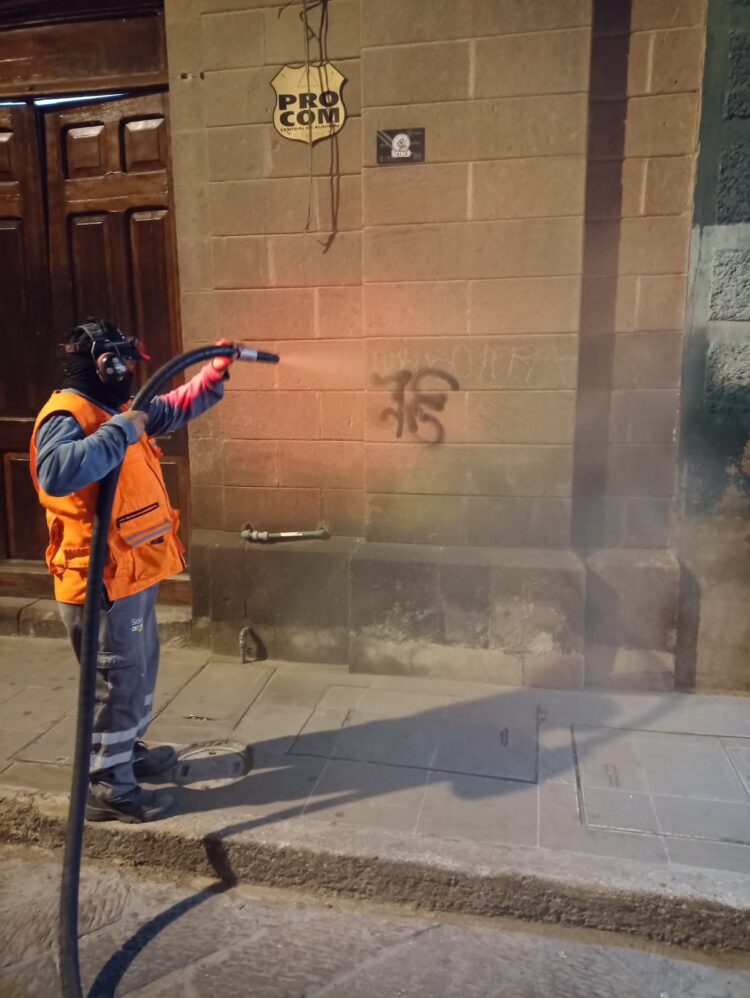 Continúan las acciones del Gobierno Municipal contra el grafiti en el Centro Histórico