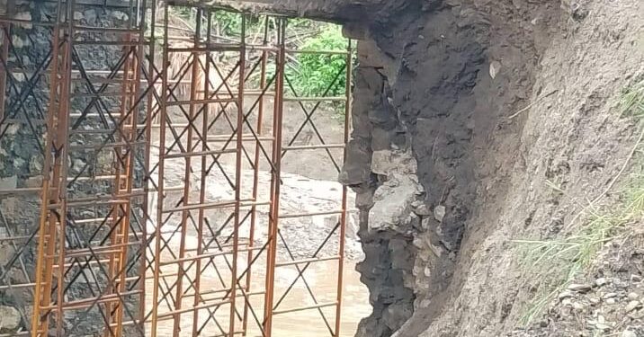 ANTE PERSISTENTES LLUVIAS, CIERRE TOTAL DEL PUENTE DE LA SAGRADA FAMILIA