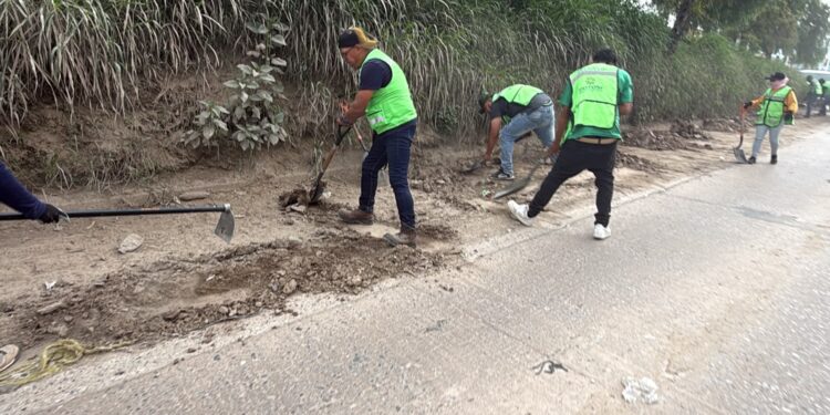 GOBIERNO ESTATAL REALIZA LIMPIEZA EN BULEVAR RÍO ESPAÑITA TRAS LLUVIAS