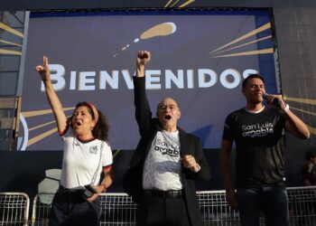 Más de 10 mil personas abarrotan Plaza del Carmen en triunfo de México