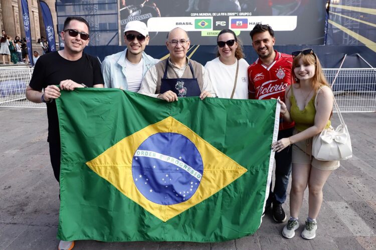 Miles de familias celebran el Día del Padre junto a Enrique Galindo en la Plaza del Carmen