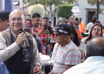 Miles de familias celebran el Día del Padre junto a Enrique Galindo en la Plaza del Carmen