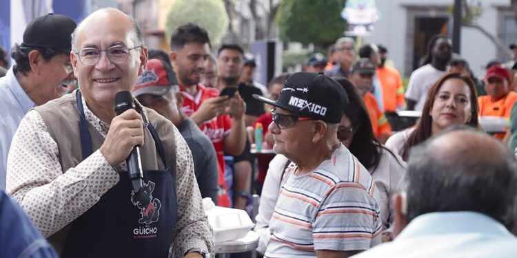 Miles de familias celebran el Día del Padre junto a Enrique Galindo en la Plaza del Carmen