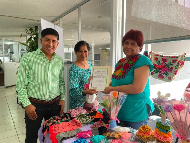 GOBIERNO ESTATAL IMPULSA EL AUTOEMPLEO CON MERCADITO ARTESANAL INDÍGENA