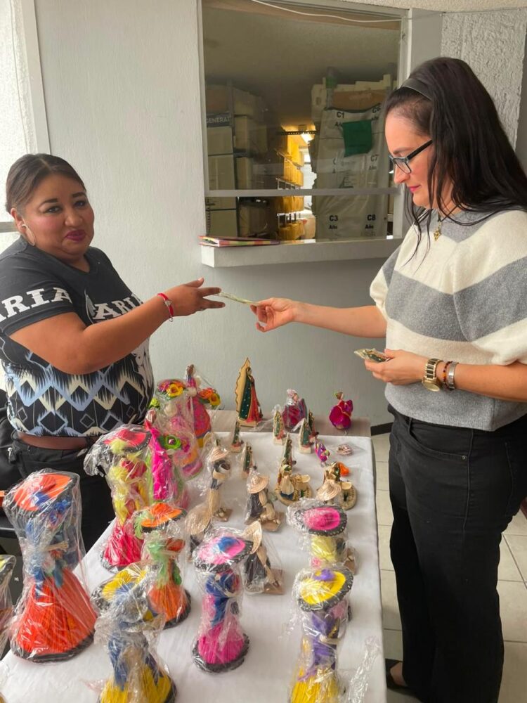 GOBIERNO ESTATAL IMPULSA EL AUTOEMPLEO CON MERCADITO ARTESANAL INDÍGENA