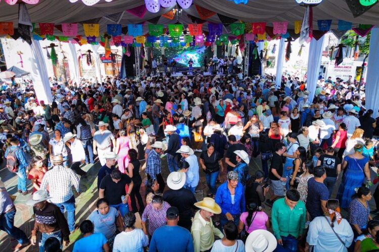 RÉCORD GUINNESS DEL HUAPANGO EN XILITLA GENERÓ DERRAMA HISTÓRICA DE 20 MILLONES DE PESOS