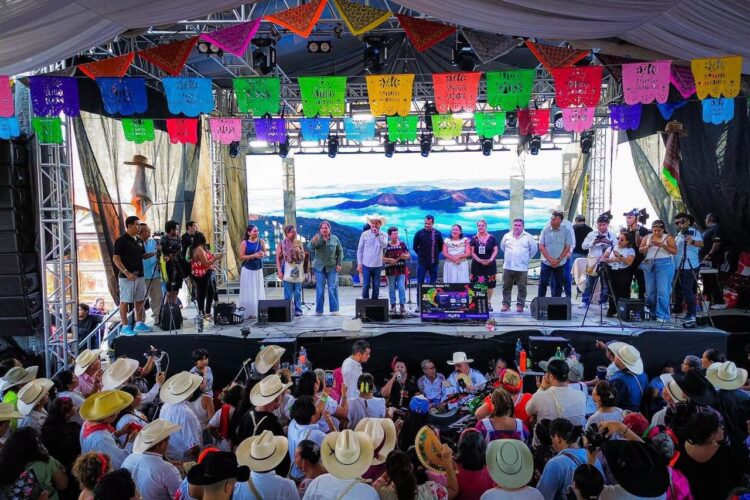 RÉCORD GUINNESS DEL HUAPANGO EN XILITLA GENERÓ DERRAMA HISTÓRICA DE 20 MILLONES DE PESOS