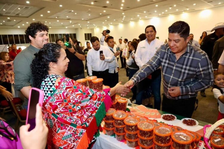 RICARDO GALLARDO IMPULSA CRECIMIENTO DE INGRESOS Y SALARIOS EN COMERCIO POTOSINO