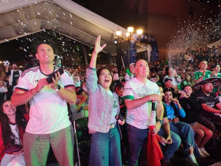 Más de 10 mil potosinos celebran triunfo histórico de México ante Chequia en Plaza del Carmen