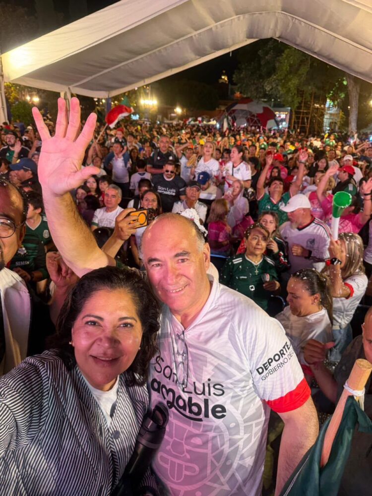 Más de 10 mil potosinos celebran triunfo histórico de México ante Chequia en Plaza del Carmen