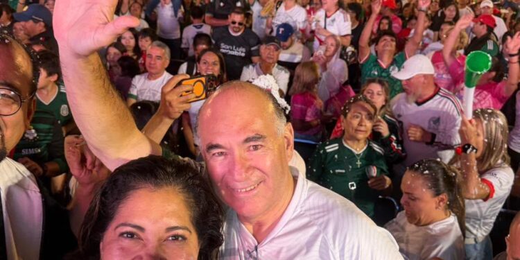 Más de 10 mil potosinos celebran triunfo histórico de México ante Chequia en Plaza del Carmen