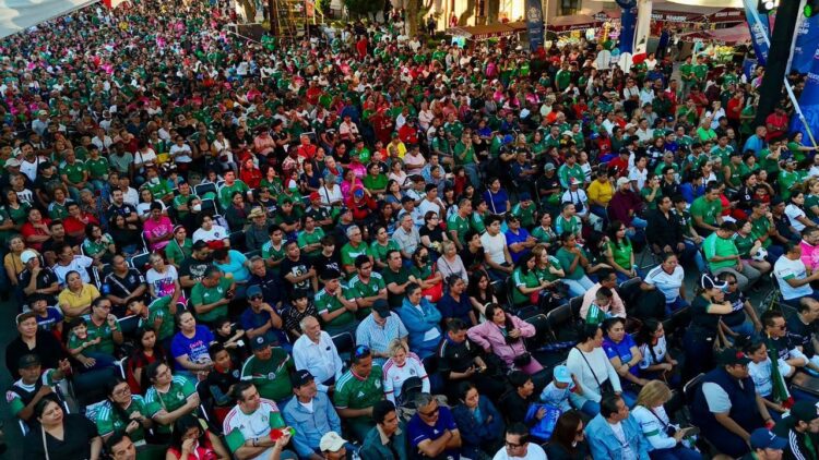 Más de 10 mil potosinos celebran triunfo histórico de México ante Chequia en Plaza del Carmen