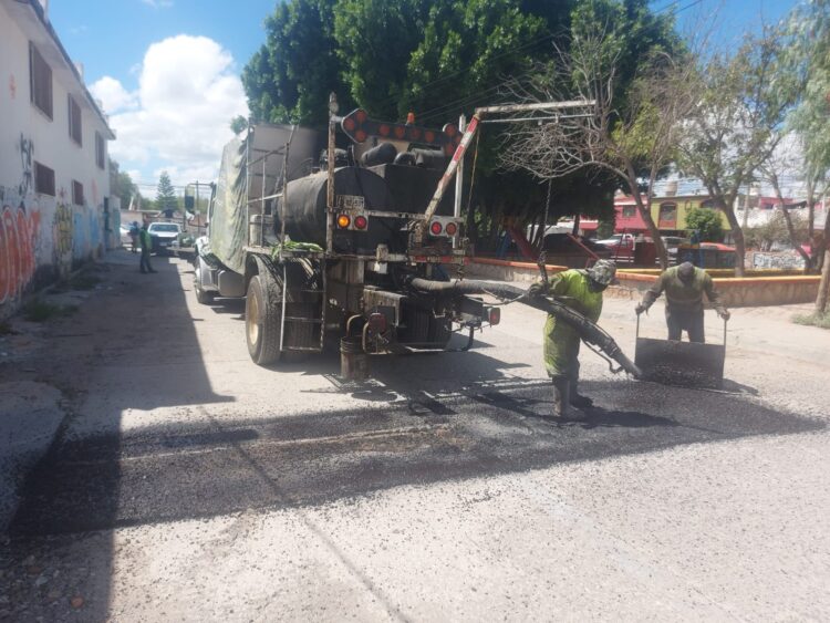 GOBIERNO ESTATAL LLEVA ENCHÚLAME LA COLONIA A INFONAVIT MORALES Y SAN LUIS REY