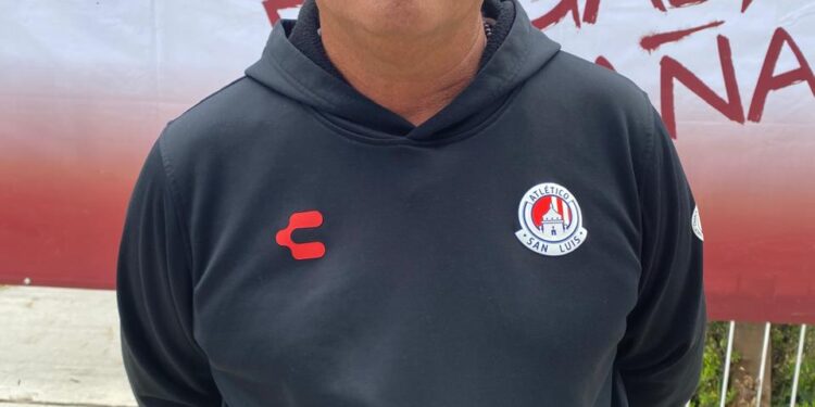 EXFUTBOLISTA PROFESIONAL LLAMA A JÓVENES A ALEJARSE DE LAS ADICCIONES Y LUCHAR POR SUS SUEÑOS