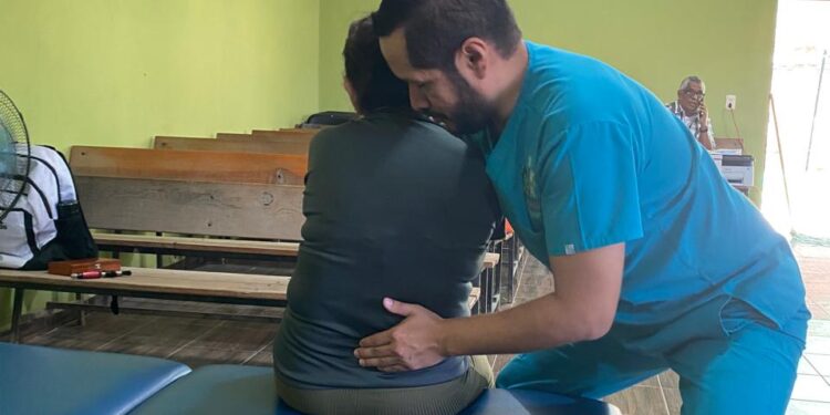 DIF DE VILLA DE REYES ACERCA SERVICIOS DE QUIROPRÁCTICA A LAS COMUNIDADES DEL MUNICIPIO