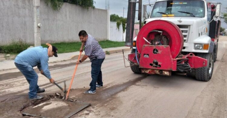 Acciones preventivas municipales para evitar riesgos por lluvias llegan a la Delegación La Pila