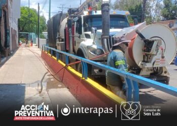 Interapas retira 440 kilos de basura del drenaje en el puente Manuel José Othón