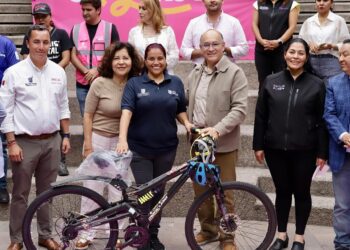 Enrique Galindo entrega bicicletas a personal operativo como estímulo a su importante labor