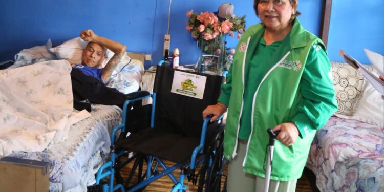 DIF ENTREGA APOYOS FUNCIONALES EN COLONIAS METROPOLITANAS