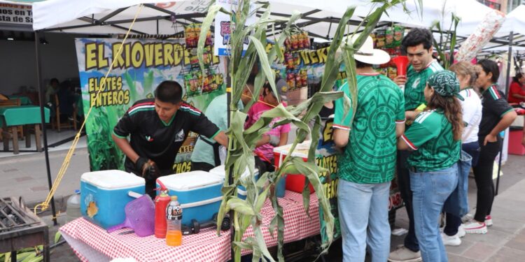 Miles disfrutan de la Feria Municipal del Elote Mundialista