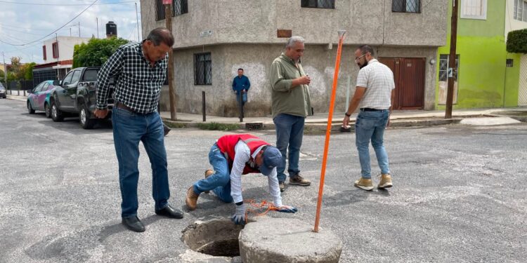 Ayuntamiento e Interapas atienden hundimiento en la colonia Los Ángeles