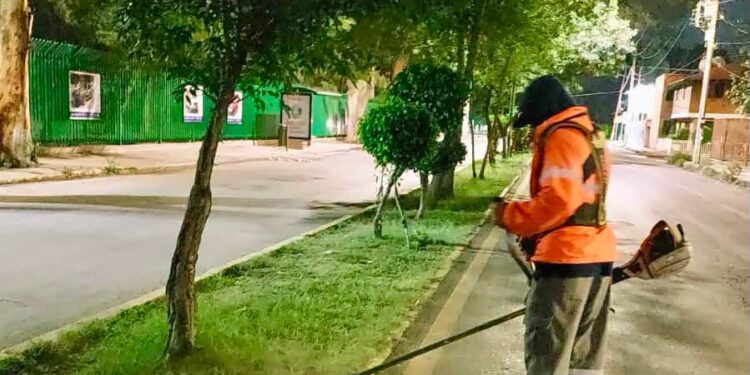 Amanecen vialidades limpias con el trabajo nocturno del ayuntamiento de San Luis Capital 