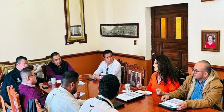 CECCE ACERCA LA CERTIFICACIÓN POLICIAL A LOS MUNICIPIOS