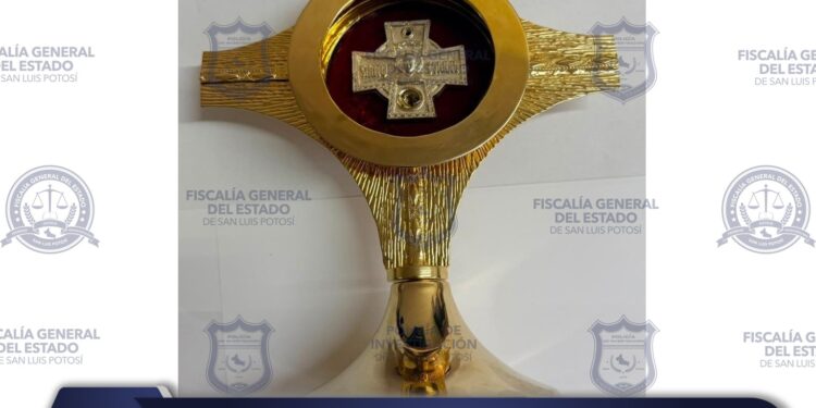 *FISCALÍA POTOSINA RECUPERA RELIQUIA DE SANTO TORIBIO ROMO EN LA CAPITAL DEL ESTADO*