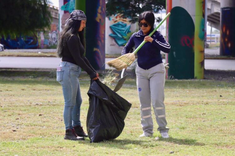Gobierno de la Capital realiza limpieza integral en la Glorieta Juárez