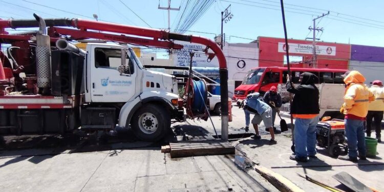 Con equipo de la Dirección Municipal de Agua, se redobla limpieza del sistema de drenaje