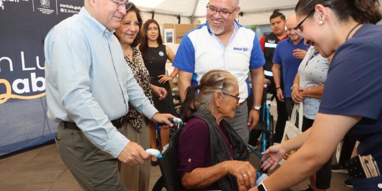 Fundación Telmex Telcel entrega equipo y ayudas funcionales al DIF Capitalino para beneficiar a familias potosinas
