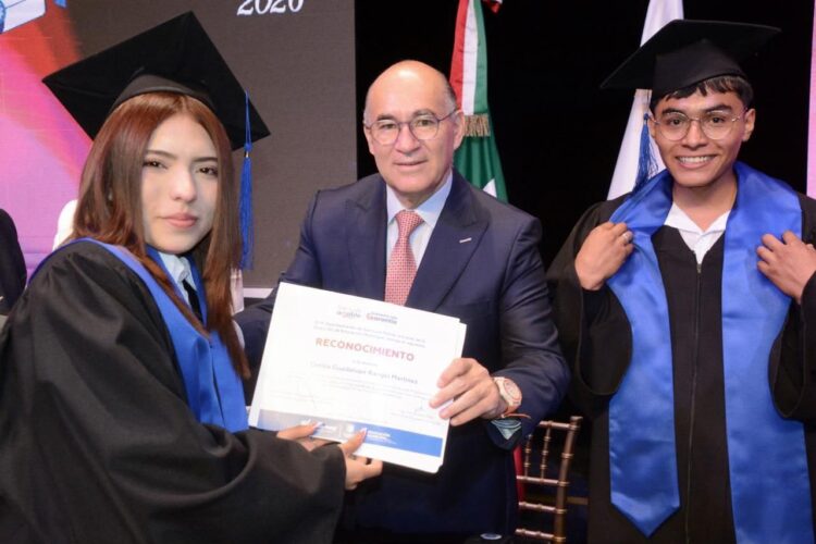 Enrique Galindo refrenda compromiso educativo con los jóvenes