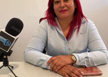 PARTICIPACIÓN CIUDADANA ENTREGA CONSTANCIAS A EGRESADAS DE CURSO DE EXTENSIONES DE PESTAÑAS