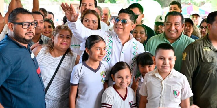 RICARDO GALLARDO LLEVA APOYOS ESCOLARES A MÁS DE 12 MIL ESTUDIANTES DE TAMAZUNCHALE